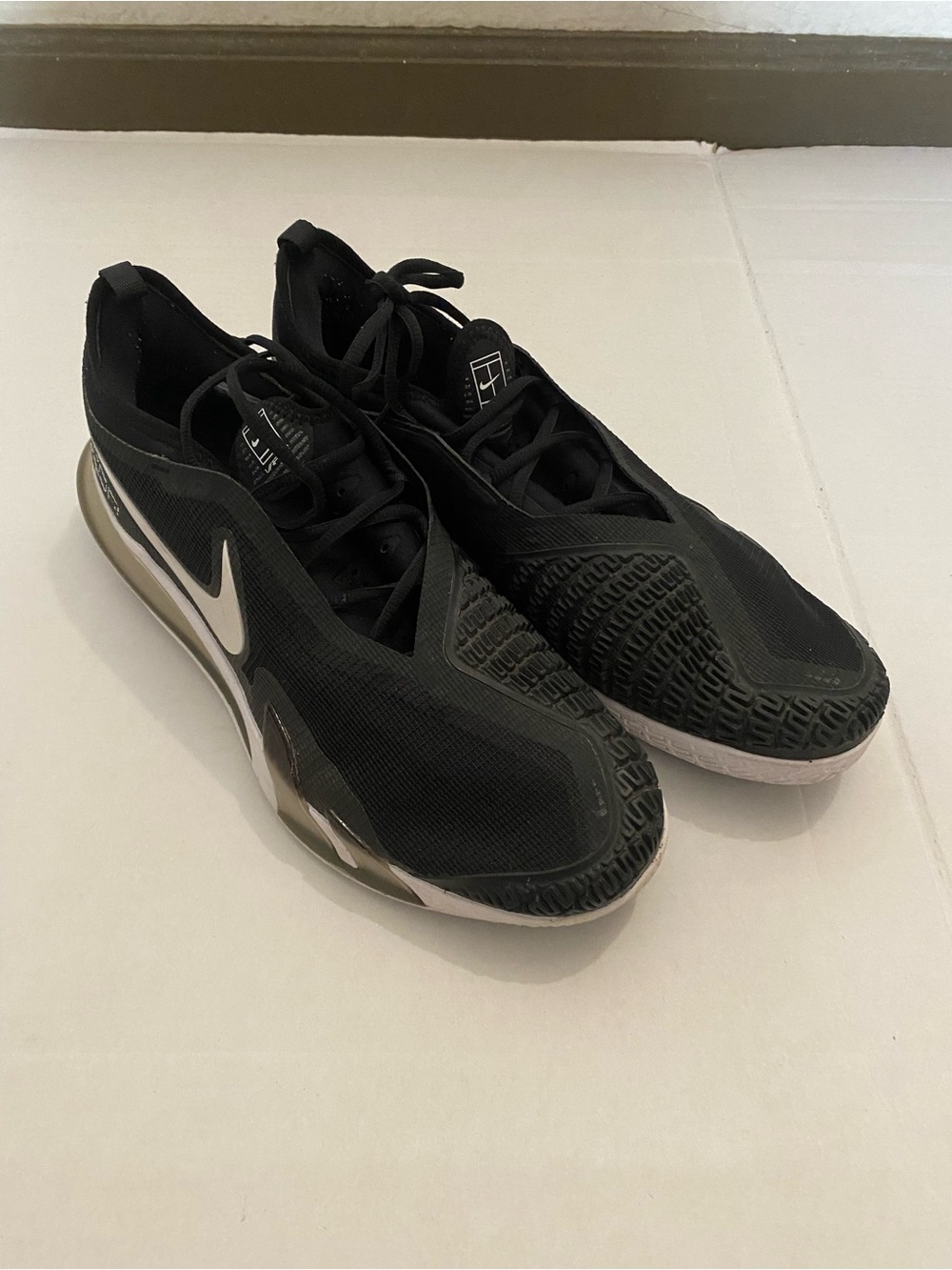 Nike Men’s Black Sneakers with White Swoosh Tennis Size 14